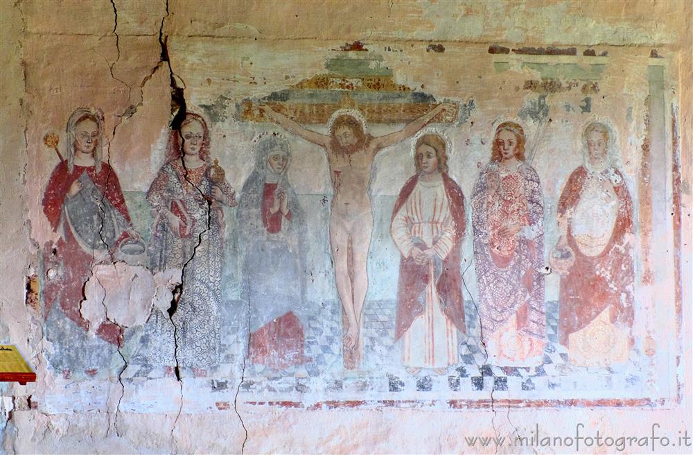 Lenta (Vercelli) - Crocifissione e sante nel Castello Monastero benedettino di San Pietro